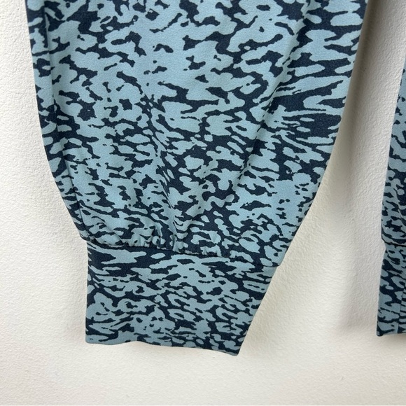 Athleta Salutation Jogger Ocelot Spot Minimalistic Grey size: XS - Picture 7 of 14